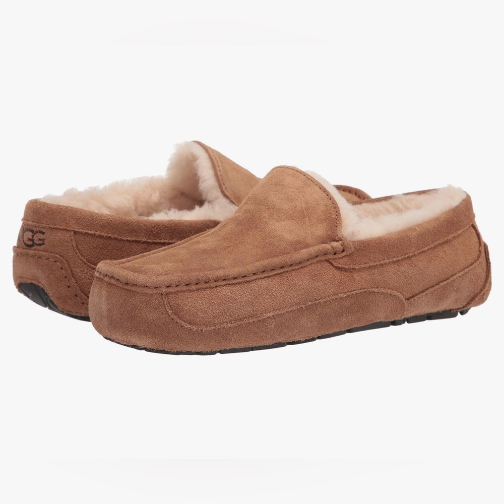 UGGS ASCOT MOCCASINS SLEEPERS  SIZE 6